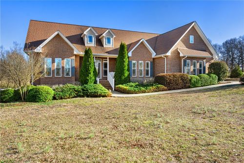 200 Willow Ridge Rd, Westminster, SC, 29693-4944 | Card Image