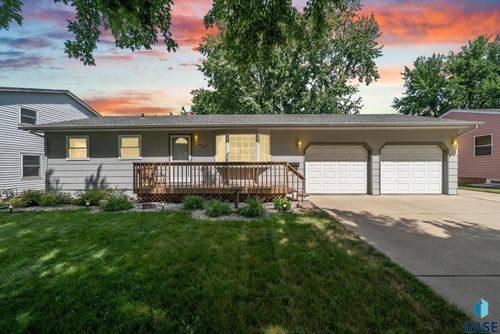 700 S Gardner Dr Drive, Sioux Falls, SD, 57103 | Card Image