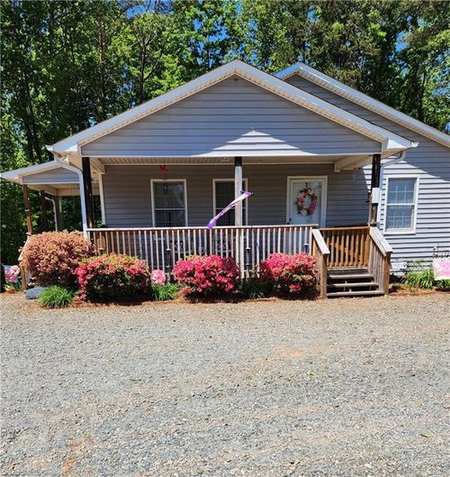 2095 Piney Mountain Rd, Walnut Cove, NC, 27052-7803 | Card Image