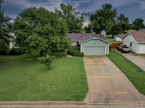 20 Renfrew Rd, Winfield, KS, 67156-3409 | Card Image