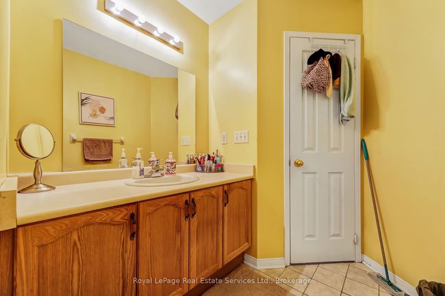 164 Dixon Dr, House other with 4 bedrooms, 3 bathrooms and 2 parking in Milton ON | Image 28