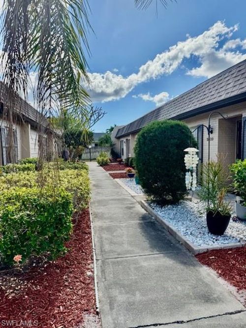 9313 Lennex Ln, FORT MYERS, FL, 33919-4313 | Card Image