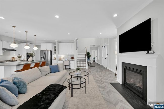 11 Aspen Dr, Townhouse with 3 bedrooms, 4 bathrooms and null parking in Cedar Grove NJ | Image 9