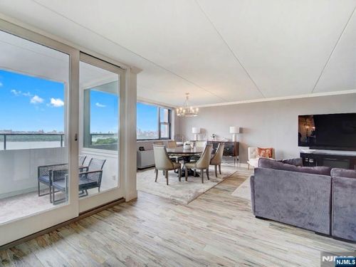 250 Gorge Rd, Cliffside Park, NJ, 07010-1301 | Card Image