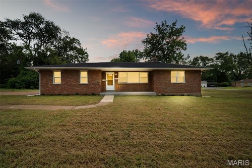 8142 January Avenue, Berkeley, MO, 63134 | Card Image