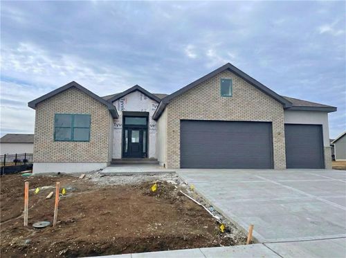 2700 Ne Wheatley Dr, Blue Springs, MO, 64029-7732 | Card Image