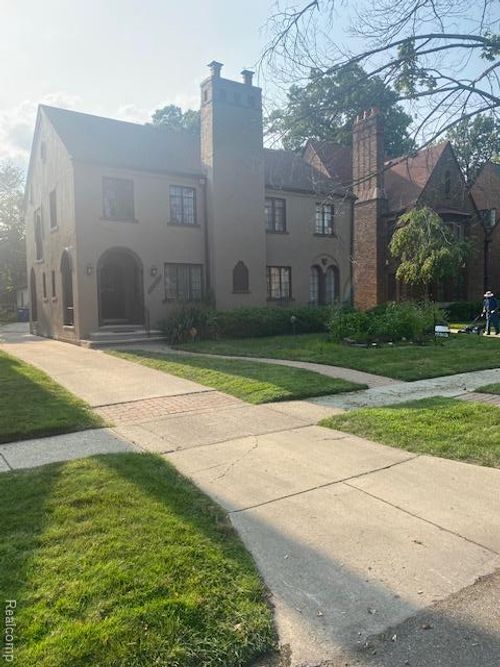 17515 Parkside St, Detroit, MI, 48221-2716 | Card Image