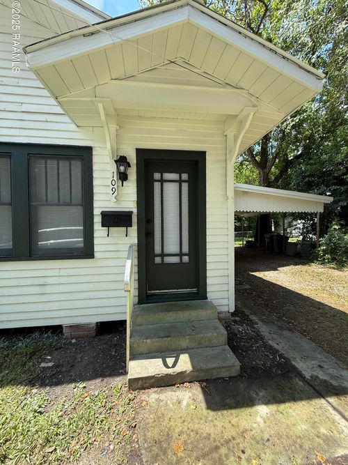 109 Doris St, New Iberia, LA, 70560-5513 | Card Image