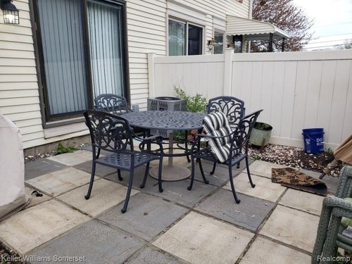 38844 Golfview Dr, Clinton Twp, MI, 48038-3439 | Card Image