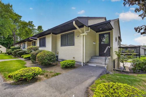 d-131 Columbia Ct, Yorktown Heights, NY, 10598 | Card Image