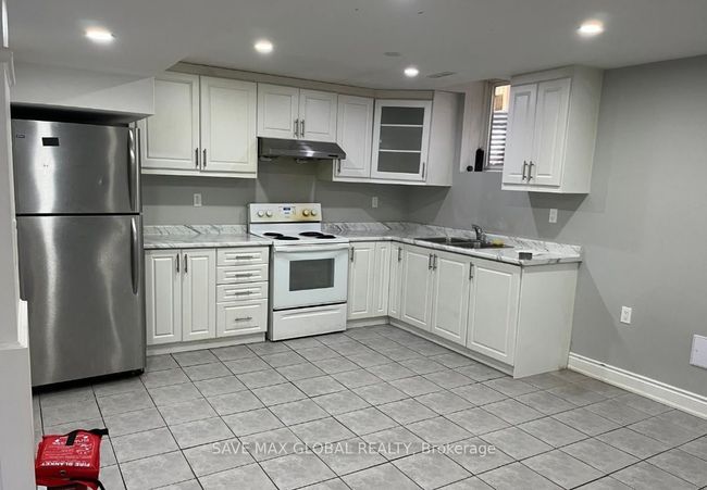 BASEMENT-2-ROOM-UNIT - 61 Canarvan Crt, House other with 2 bedrooms, 1 bathrooms and 1 parking in Brampton ON | Image 5