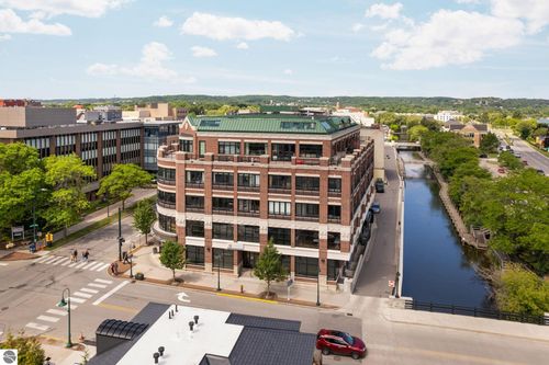 200-101 Park St, Traverse City, MI, 49684 | Card Image