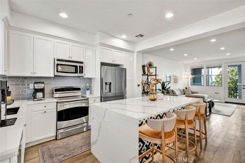 3009 E Pacific Coast Hwy, Signal Hill, CA, 90755-1532 | Card Image