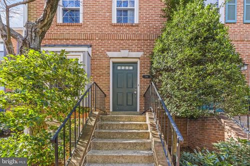 786 N Vermont St, Arlington, VA, 22203-2048 | Card Image