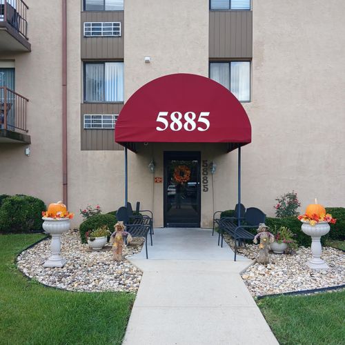 103-5885 Beechcroft Rd, Columbus, OH, 43229-2793 | Card Image