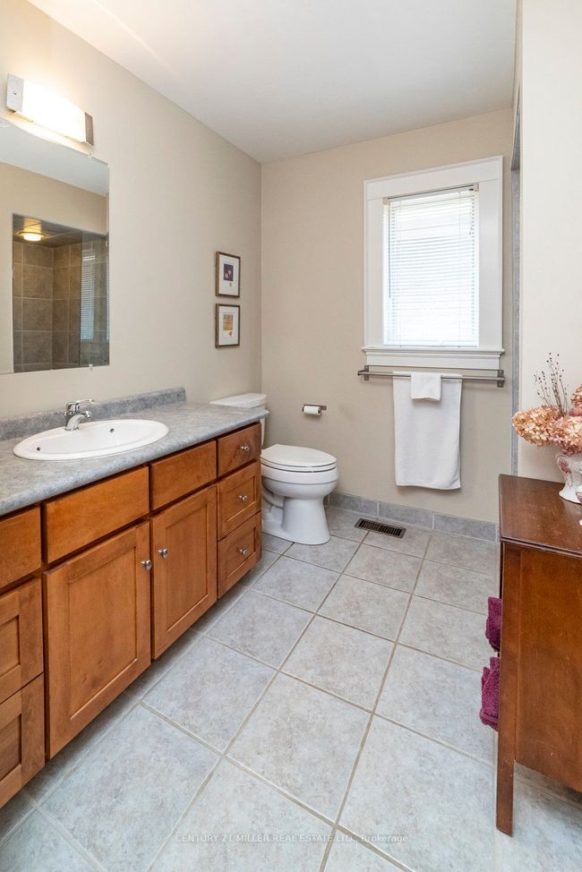 46 Giffin Rd, House other with 2 bedrooms, 3 bathrooms and 4 parking in Dundas ON | Image 24
