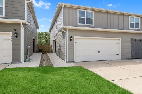 305 Marsh Ln, Princeton, TX, 75407-5764 | Card Image