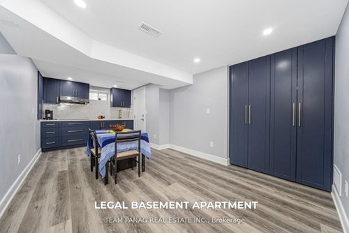 8 Benton St, Brampton, ON, L6W3B9 | Card Image