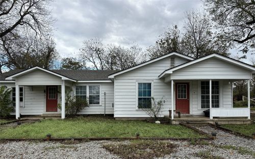 106 N Henderson St, Caddo, OK, 74729-1116 | Card Image