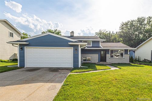 676 Sheffield Rd, Auburn Hills, MI, 48326-3527 | Card Image