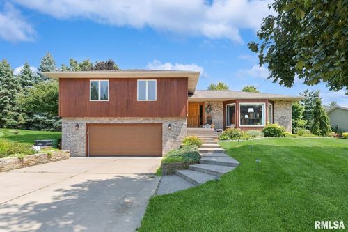 1033 Carriage Hill Dr, Clinton, IA, 52732-3464 | Card Image