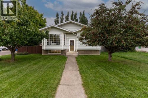 133 Mount Alderson Cres W, Lethbridge, AB, T1K6N9 | Card Image