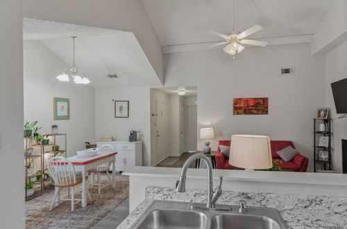 c-8119 Summa Ave, Baton Rouge, LA, 70809-7422 | Card Image