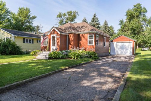 218 7th Ave Se, Elbow Lake, MN, 56531-4533 | Card Image