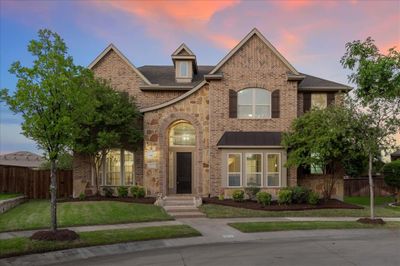 View of front of house featuring a yard | Image 1