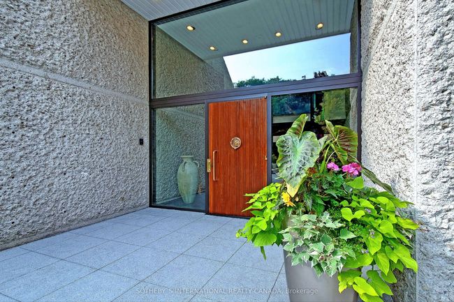 30 High Point Rd, House other with 8 bedrooms, 13 bathrooms and 35 parking in North York ON | Image 6