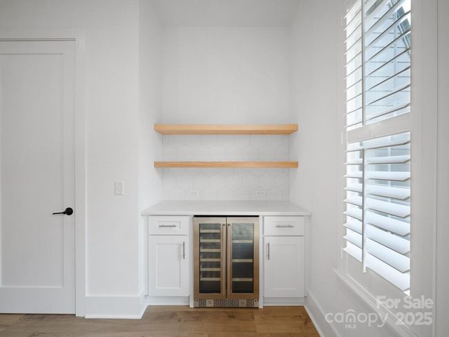 Dry Bar | Image 14