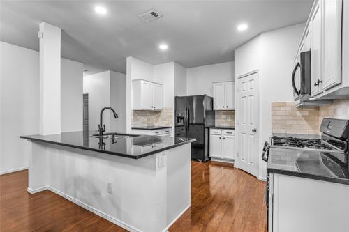 808 Dunkirk Ln, Arlington, TX, 76017-6557 | Card Image