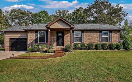 571 Donna Dr, Clarksville, TN, 37042-6043 | Card Image