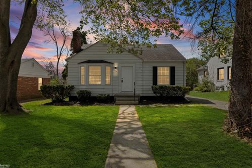 210 Preston Ave, Waterford, MI, 48328-3654 | Card Image