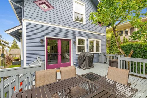 4212 Greenwood Ave N, Seattle, WA, 98103-7020 | Card Image