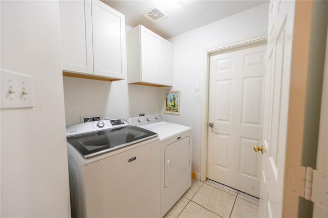 1409 Barras St, House other with 3 bedrooms, 2 bathrooms and 2 parking in Alvin TX | Image 14
