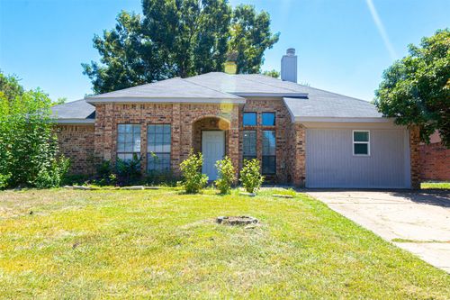 600 Benedict Ln, Arlington, TX, 76002-2829 | Card Image