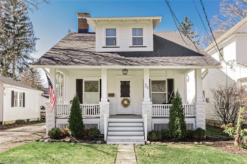 26 Water St, Chagrin Falls, OH, 44022-3159 | Card Image