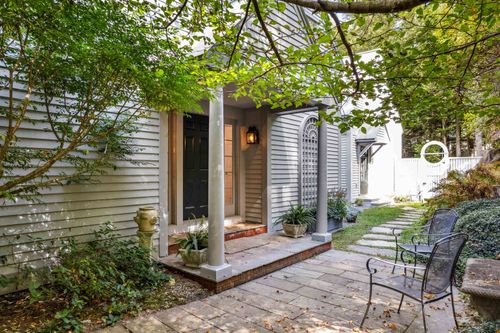 13 College Hill Rd, Woodstock, VT, 05091-1240 | Card Image