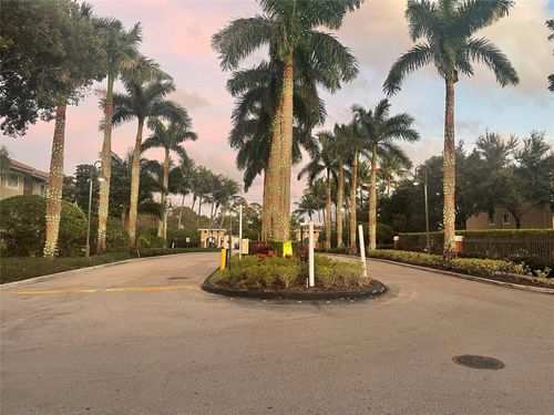 4179 N Haverhill Rd, West Palm Beach, FL, 33417-8304 | Card Image