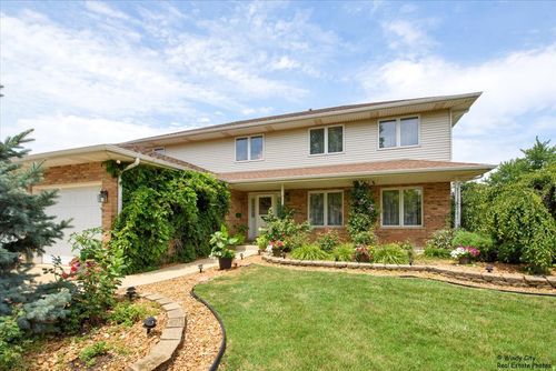 9820 Giles Dr, Mokena, IL, 60448-7818 | Card Image