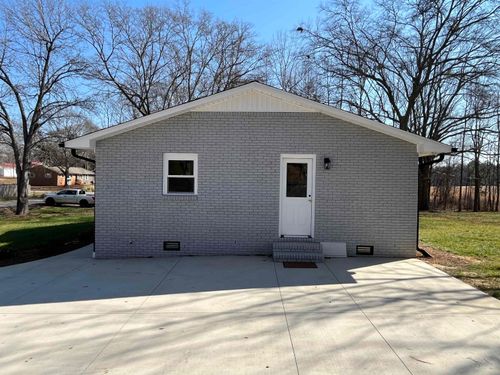 304 Scenic View Rd, Chesnee, SC, 29323-9435 | Card Image