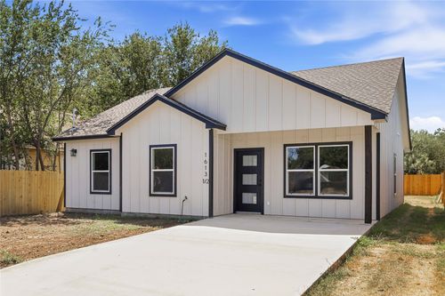 1613 1/2 2nd St, Brownwood, TX, 76801-4215 | Card Image