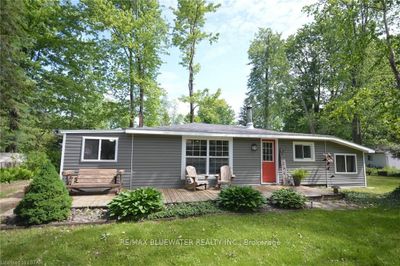 6208 London Rd, House other with 2 bedrooms, 1 bathrooms and 4 parking in Kettle And Stony Point Fn ON | Image 1