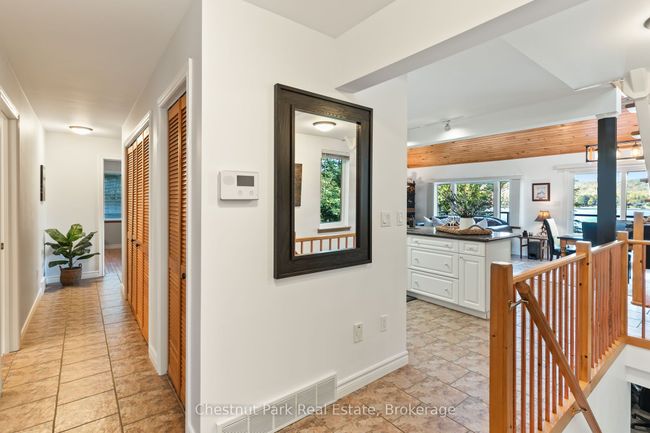 293 W Diamond Lake Rd, House other with 3 bedrooms, 2 bathrooms and 4 parking in Highland Grove ON | Image 23