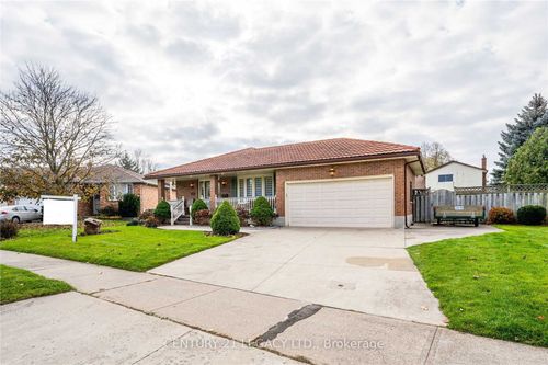 upper-2067 Old Mill Rd, Kitchener, ON, N2P1E4 | Card Image