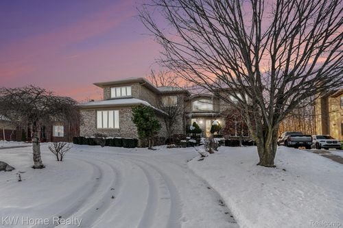 7143 Yarmouth Ct, West Bloomfield, MI, 48322-1081 | Card Image