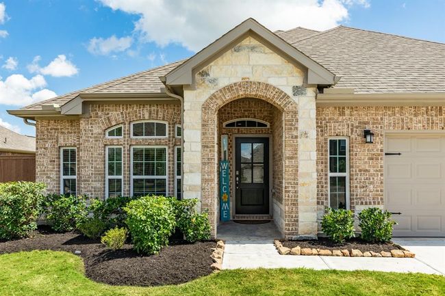 203 Bentwater Ln, House other with 4 bedrooms, 2 bathrooms and 2 parking in Clute TX | Image 4