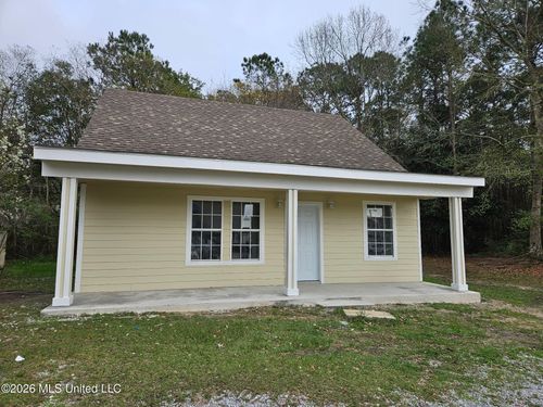 2512 Beachview Dr, Ocean Springs, MS, 39564-9579 | Card Image