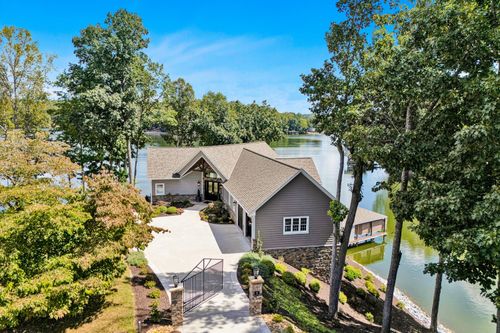 152 Windward Pointe Dr, Moneta, VA, 24121-1132 | Card Image